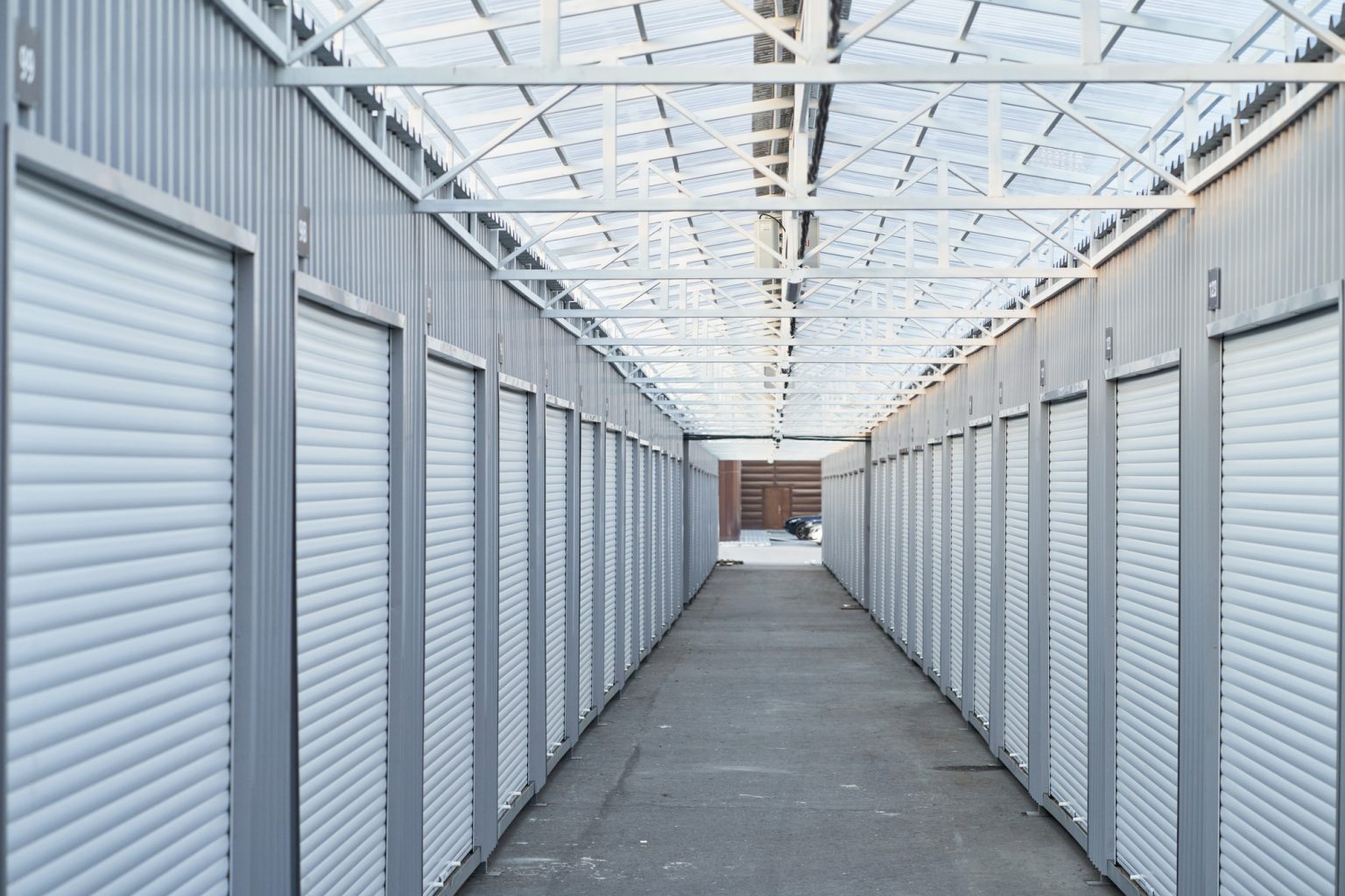 Garde-meubles et solutions de stockage adaptées à vos besoins à Paris 15 : entrepôt avec de nombreux box de stockage dans le 15ème arrondissement de la capitale française